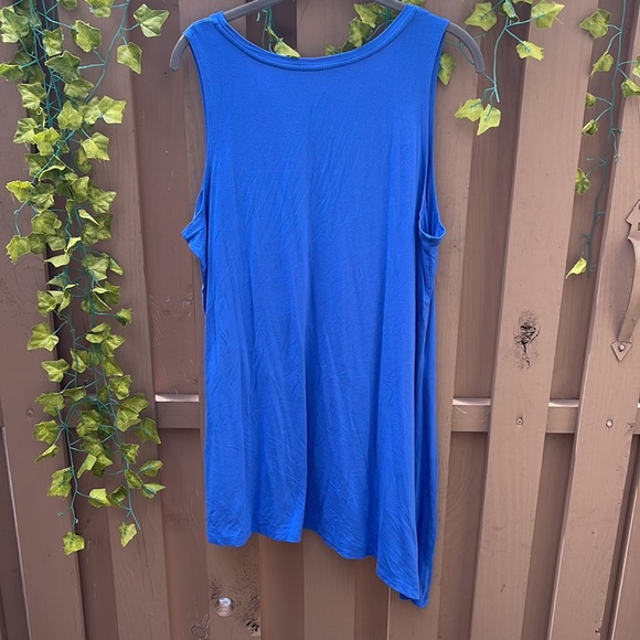 Blue sleeveless tank top with asymmetrical hem. Soft w/stretch. Size 18 - Picture 3 of 5